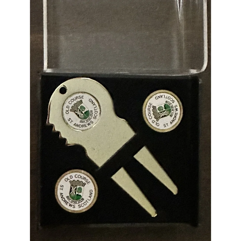 VTG The Old Course St Andrews Links Green Golf Towel,Divot Tool,2 Markers,8 Tees